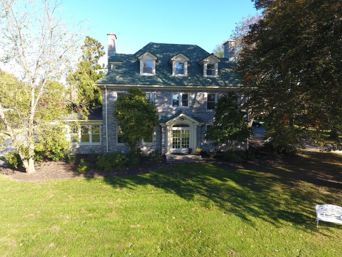 Bed & Breakfast The Manor On Front 3*