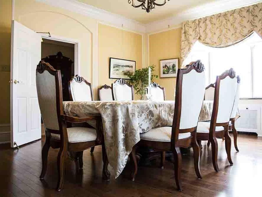 The Manor On Front Bed & Breakfast 3*