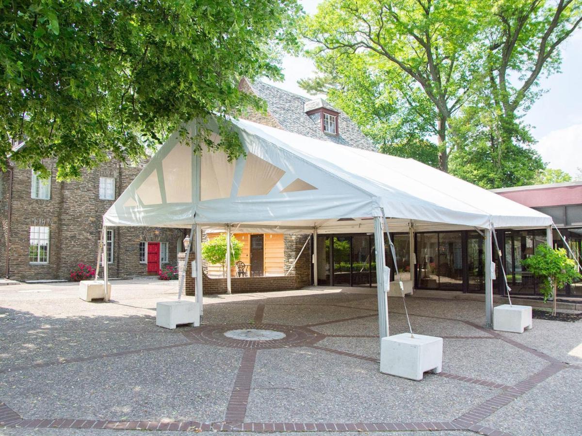The Manor On Front 3*