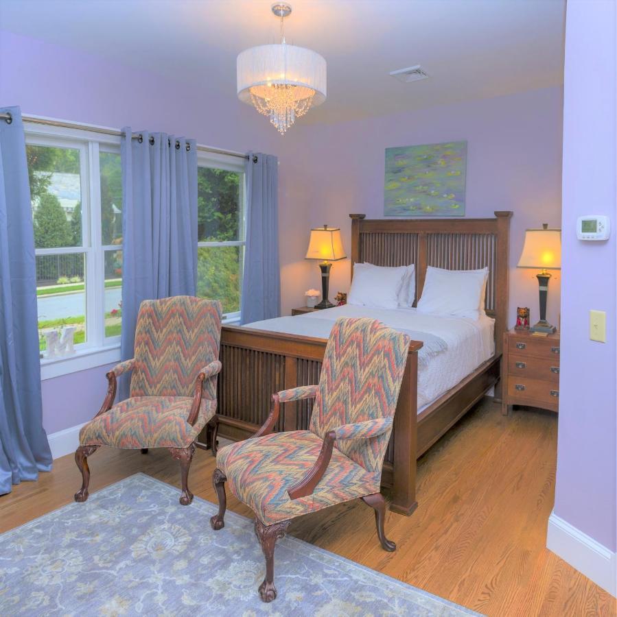 Bed & Breakfast The Manor On Front 3*