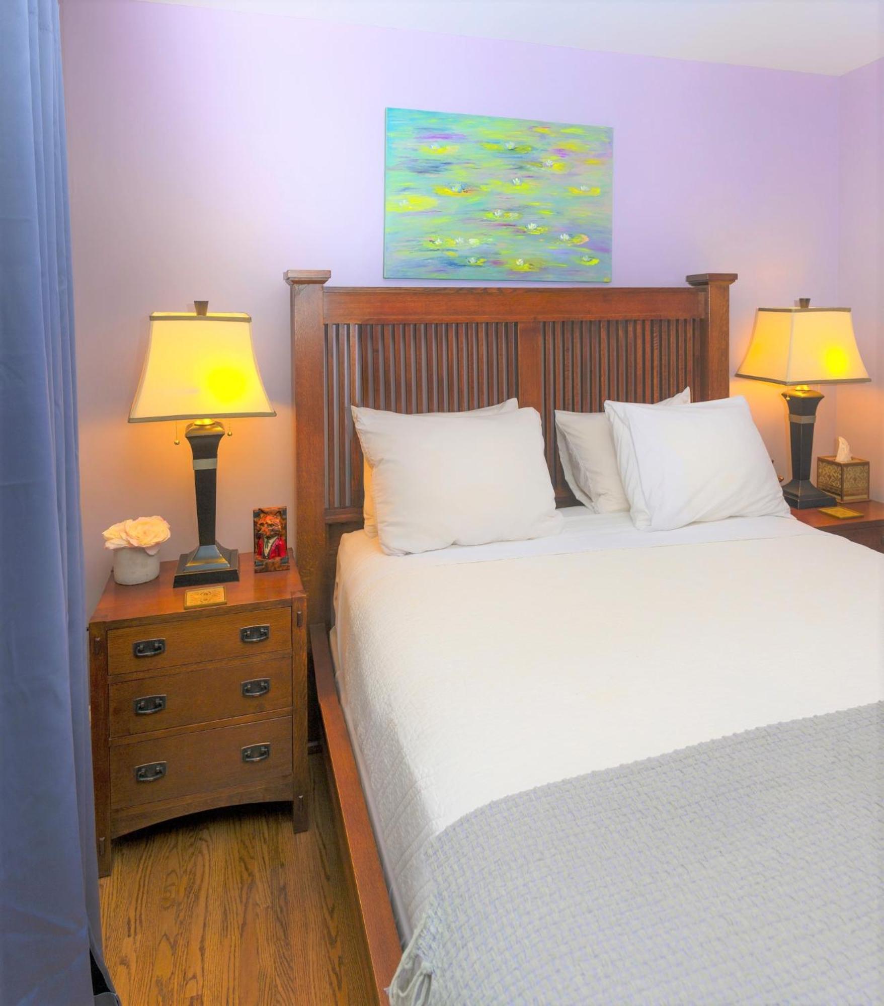The Manor On Front Bed & Breakfast